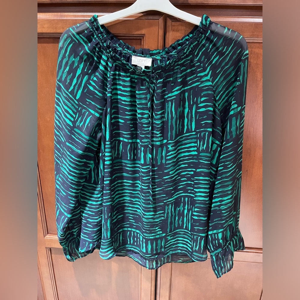LOFT navy/green blouse with ruffle sleeves. Size L. 100% Polyester.